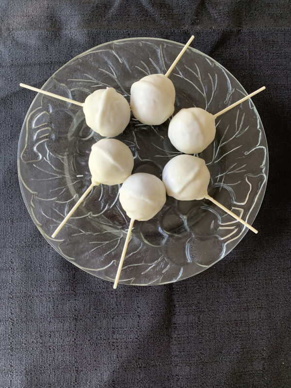 Half a Dozen Vanilla Cake Pops